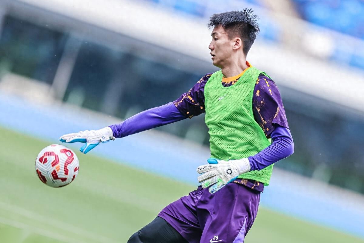 于根伟在社媒发声宣布重要决定！球迷都纷纷点赞，闫炳良备受鼓舞