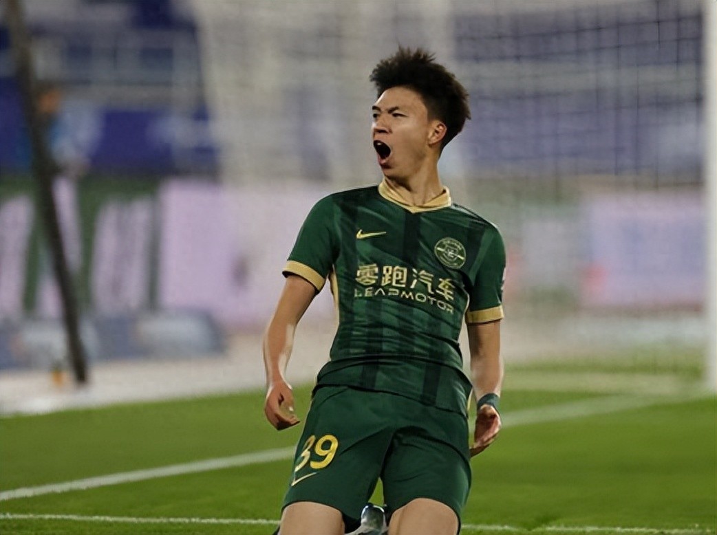 泼冷水！足球名嘴断言王钰栋踢不了五大联赛，不敢闯永远不会成功