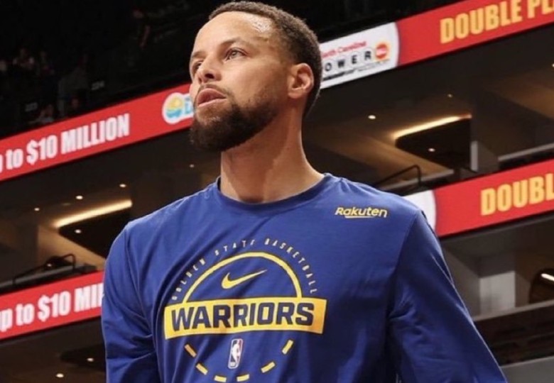 库里时隔27场复出，首战登场时间约为25分钟，生涯第7次替补