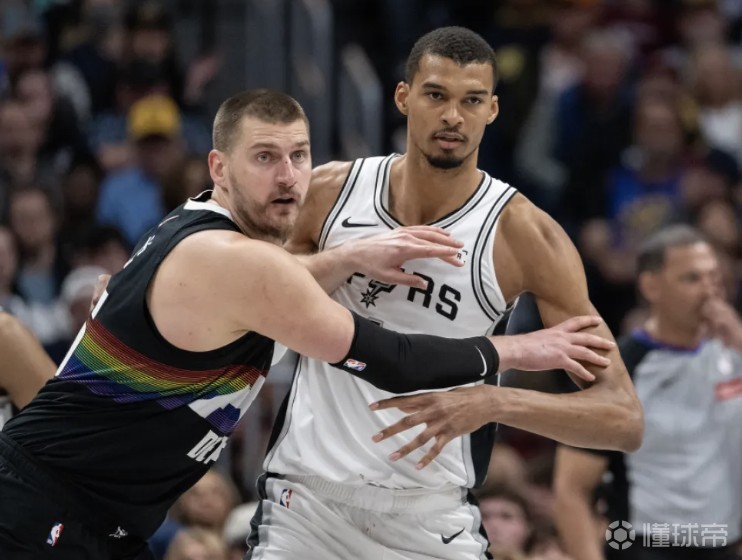 约基奇：文班是联盟的最佳防守球员，跟他对位感觉很有意思