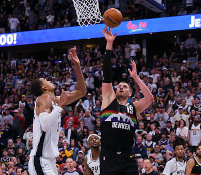 狂轰40分准三双！文班亚马确实强，但约基奇更厉害