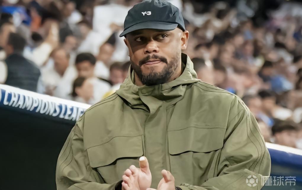 磁卡说埃贝尔唱生日歌最大声，孔帕尼：我当时害羞，低头看地