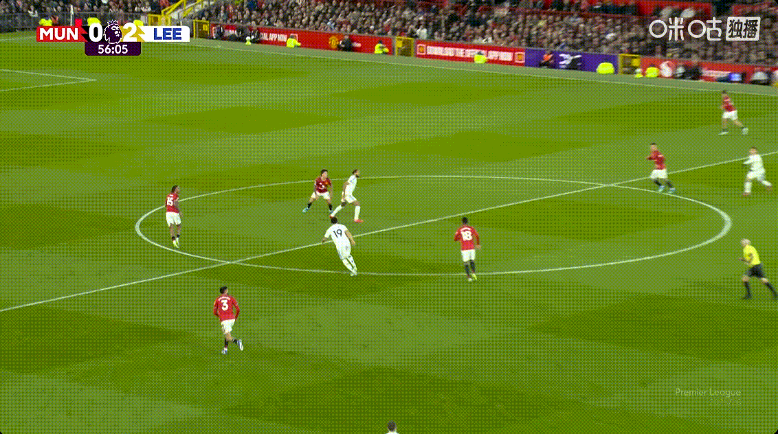 尺度一致吗？勒温被利马拉拽头发前，先用手抓到后者脖子